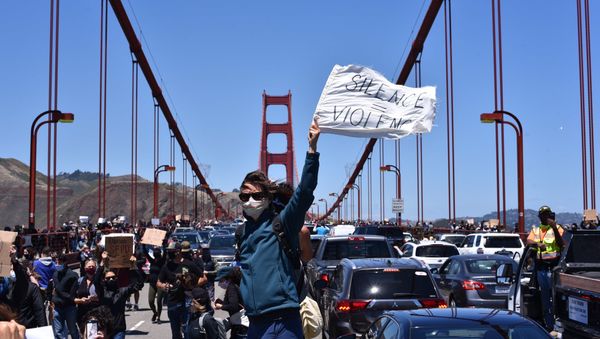 Black Lives Matter protesters march through Golden Gate Bridge in San Francisco, 6 June 2020 Black Lives Matter protesters march through Golden Gate Bridge in San Francisco, 6 June 2020 - Sputnik International