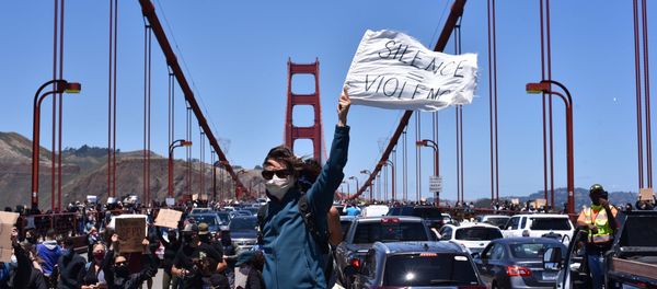 Black Lives Matter protesters march through Golden Gate Bridge in San Francisco, 6 June 2020 - Sputnik International