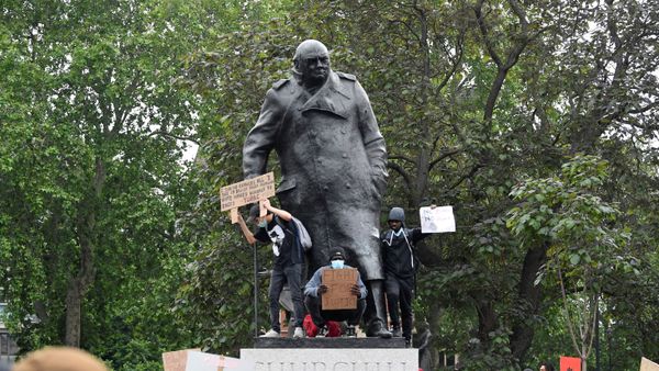 People climb on the Winston Churchill statue in Westminster during a Black Lives Matter protest following the death of George Floyd who died in police custody in Minneapolis, London, Britain, June 3, 2020. People climb on the Winston Churchill statue in Westminster during a Black Lives Matter protest following the death of George Floyd who died in police custody in Minneapolis, London, Britain, June 3, 2020. - Sputnik International