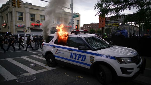 A NYPD police car is set on fire as protesters clash with police during a march against the death in Minneapolis police custody of George Floyd, in the Brooklyn borough of New York City, U.S., May 30, 2020. A NYPD police car is set on fire as protesters clash with police during a march against the death in Minneapolis police custody of George Floyd, in the Brooklyn borough of New York City, U.S., May 30, 2020. - Sputnik International