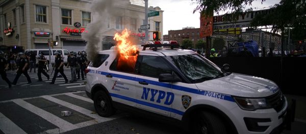 A NYPD police car is set on fire as protesters clash with police during a march against the death in Minneapolis police custody of George Floyd, in the Brooklyn borough of New York City, U.S., May 30, 2020.  - Sputnik International