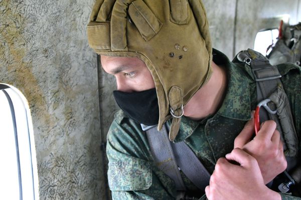 A recruit preparing himself for the first parachute jump during a training at the Enem airfield in the Krasnodar Territory, Russia. A recruit preparing himself for the first parachute jump during a training at the Enem airfield in the Krasnodar Territory, Russia. - Sputnik International