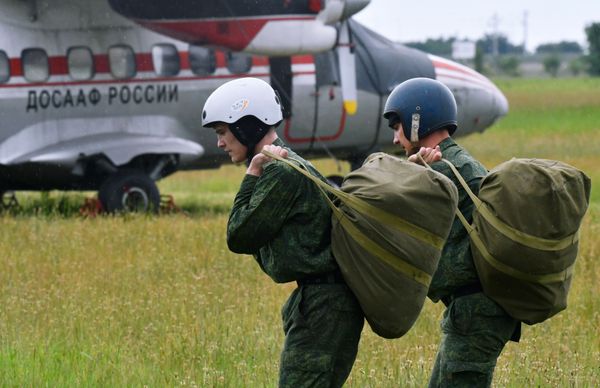 Recruits after accomplishing their first parachute jump at the Enem airfield in the Krasnodar Territory, Russia Recruits after accomplishing their first parachute jump at the Enem airfield in the Krasnodar Territory, Russia - Sputnik International