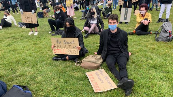 Young Protestors Turn out for Black Lives Matter Demonstration in Edinburgh Young Protestors Turn out for Black Lives Matter Demonstration in Edinburgh - Sputnik International