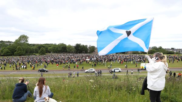 People during a Black Lives Matter protest in Edinburgh, following the death of George Floyd who died in police custody in Minneapolis, Edinburgh, Scotland, Britain, June 7, 2020. - Sputnik International