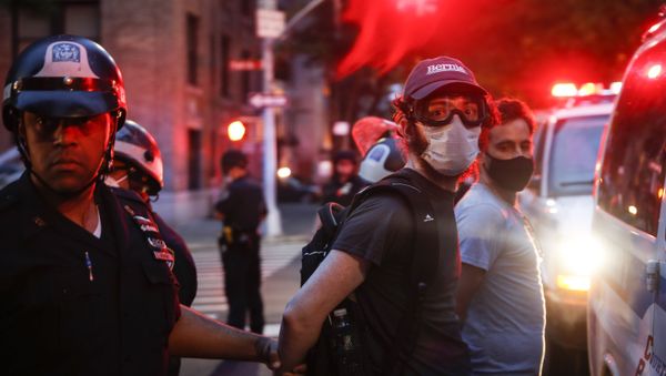 Protesters are arrested by NYPD officers on Park Avenue after violating curfew Friday, June 5, 2020, in New York. Demonstrations continued Friday following the death of George Floyd who died after being restrained by Minneapolis police officers on May 25 - Sputnik International