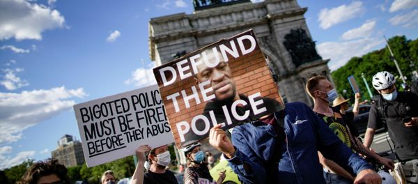People hold up signs as they gather during a protest against racial inequality in the aftermath of the death in Minneapolis police custody of George Floyd, in front of the at Grand Army Plaza in the Brooklyn borough of New York City, New York, U.S. June 7, 2020. People hold up signs as they gather during a protest against racial inequality in the aftermath of the death in Minneapolis police custody of George Floyd, in front of the at Grand Army Plaza in the Brooklyn borough of New York City, New York, U.S. June 7, 2020. - Sputnik International
