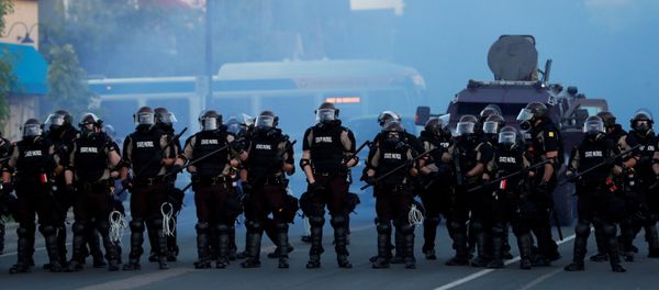 Security forces take position during a protest against the death in Minneapolis police custody of George Floyd, in Minneapolis, Minnesota, U.S., May 30, 2020 - Sputnik International