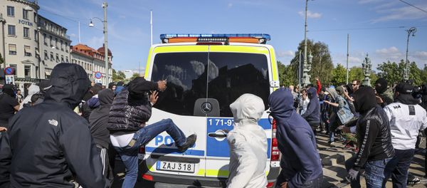 Demonstrators attack a police car during a anti-racism demonstration on June 7, 2020 in Gothenburg, Sweden, in solidarity with protests raging across the US over the death of George Floyd, an unarmed black man who died during an arrest on May 25. Demonstrators attack a police car during a anti-racism demonstration on June 7, 2020 in Gothenburg, Sweden, in solidarity with protests raging across the US over the death of George Floyd, an unarmed black man who died during an arrest on May 25. - Sputnik International