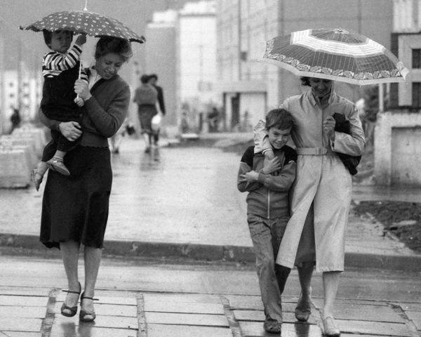 Vintage Photos of Soviet Streets on Rainy Days - Sputnik International