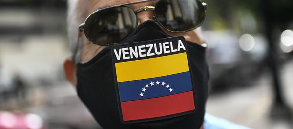 A man wears a face mask with the Venezuela flag, amid the spread of the new coronavirus, as he waits for hours to fill up his car at a state-run oil company PDVSA as station in Caracas, Venezuela, Monday, May 25, 2020 A man wears a face mask with the Venezuela flag, amid the spread of the new coronavirus, as he waits for hours to fill up his car at a state-run oil company PDVSA as station in Caracas, Venezuela, Monday, May 25, 2020 - Sputnik International