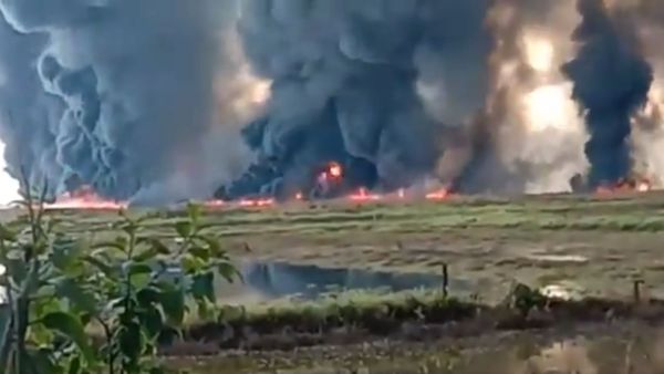 A massive fire erupted in Oil India limited oil well - Sputnik International