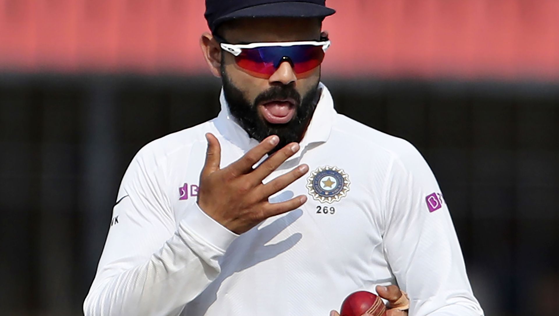 Indian cricket captain Virat Kohli uses his saliva to shine the ball Indian cricket captain Virat Kohli uses his saliva to shine the ball - Sputnik International, 1920, 02.03.2021