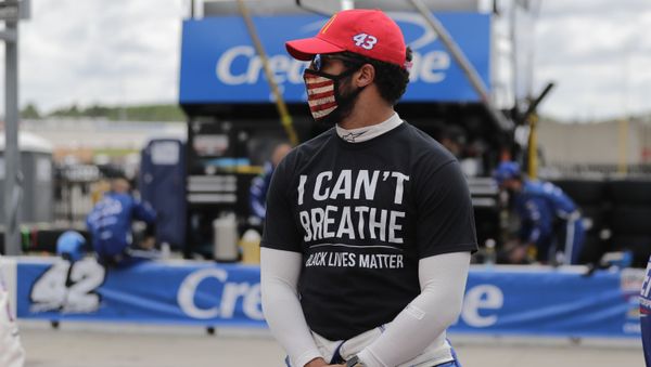 Bubba Wallace (43) wears a I Can't Breath, Black Lives Matter shirt before a NASCAR Cup Series auto race at Atlanta Motor Speedway, Sunday, June 7, 2020, in Hampton, Ga. (AP Photo/Brynn Anderson) - Sputnik International