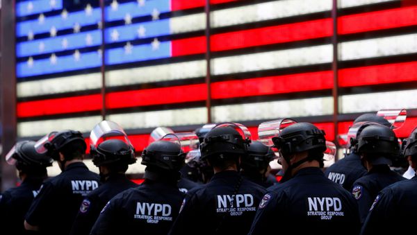 New York Police Department (NYPD) officers are pictured as protesters rally against the death in Minneapolis police custody of George Floyd, in Times Square in the Manhattan borough of New York City, U.S., June 1, 2020. - Sputnik International