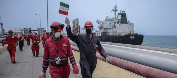 A worker of the Venezuelan state oil company PDVSA waves an Iranian flag as the Iranian-flagged oil tanker Fortune docks at the El Palito refinery in Puerto Cabello, in the northern state of Carabobo, Venezuela, on May 25, 2020 A worker of the Venezuelan state oil company PDVSA waves an Iranian flag as the Iranian-flagged oil tanker Fortune docks at the El Palito refinery in Puerto Cabello, in the northern state of Carabobo, Venezuela, on May 25, 2020 - Sputnik International