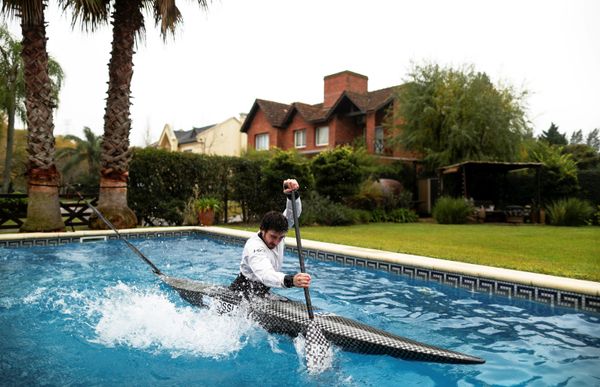 Argentine canoeist Sebastian Rossi trains in his girlfriend's pool, due to the coronavirus disease (COVID-19) outbreak, as he prepares for the postponed Tokyo 2020 Olympic Games, in Buenos Aires, Argentina June 8, 2020. Argentine canoeist Sebastian Rossi trains in his girlfriend's pool, due to the coronavirus disease (COVID-19) outbreak, as he prepares for the postponed Tokyo 2020 Olympic Games, in Buenos Aires, Argentina June 8, 2020. - Sputnik International