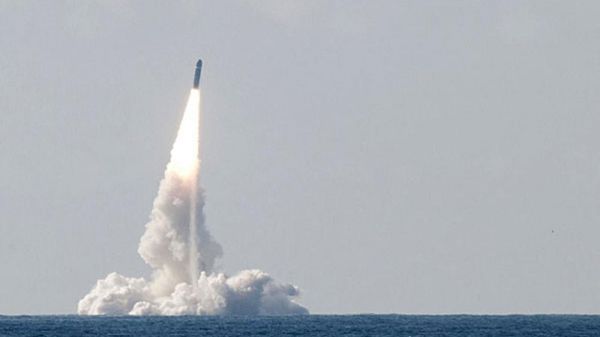 Test launch of a French M51 submarine-launched ballistic missile (SLBM), capable of carrying up to 10 nuclear warheads - Sputnik International