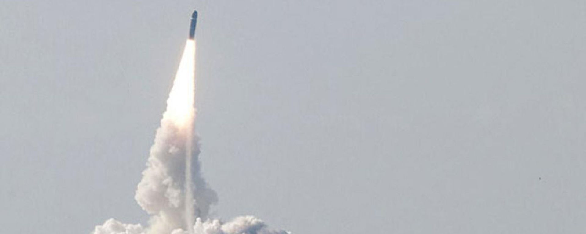 Test launch of a French M51 submarine-launched ballistic missile (SLBM), capable of carrying up to 10 nuclear warheads - Sputnik International, 1920, 11.03.2024