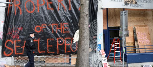 A police officer walks in front of Seattle Police Department East Precinct in Seattle, Washington, U.S. June 11, 2020. A police officer walks in front of Seattle Police Department East Precinct in Seattle, Washington, U.S. June 11, 2020. - Sputnik International