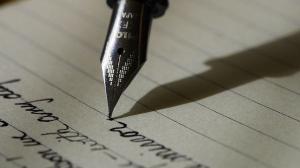 Writing a letter - Sputnik International