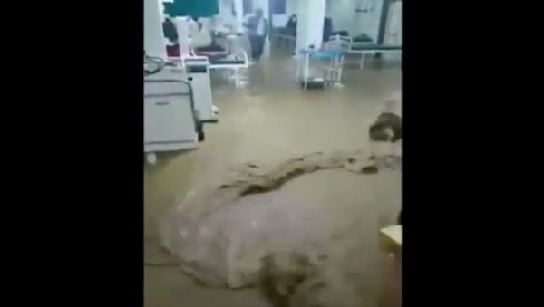 Rainwater entered the emergency ward of Dr Ulhas Patil Medical College and Hospital in Jalgaon yesterday - Sputnik International