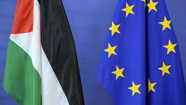 The Palestinian flag (L) is seen next to the European Union flag at the European Union Commission headquarters in Brussels on June 22, 2016 The Palestinian flag (L) is seen next to the European Union flag at the European Union Commission headquarters in Brussels on June 22, 2016 - Sputnik International