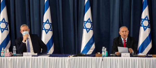 Israeli Prime Minister Benjamin Netanyahu and Israeli Defense Minister Benny Gantz attend the weekly cabinet meeting at the Ministry of Foreign Affairs in Jerusalem, June 14, 2020 - Sputnik International