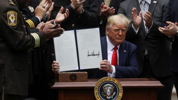 U.S. President Donald Trump displays an executive order on police reform during a signing ceremony in the Rose Garden at the White House in Washington, U.S., June 16, 2020. - Sputnik International