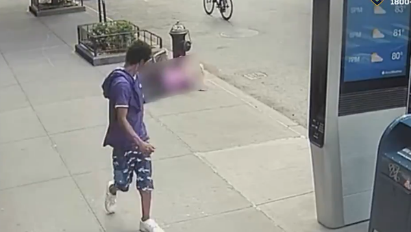 Screenshot of the video of a man pushing an old woman to the ground in New York City Screenshot of the video of a man pushing an old woman to the ground in New York City - Sputnik International