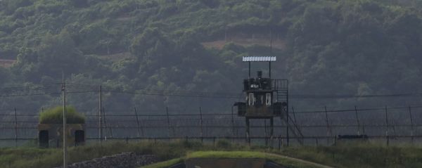 Military guard posts of North Korea, rear, and South Korea, foreground, are seen in Paju, at the border with North Korea, South Korea, Tuesday, June 16, 2020 Military guard posts of North Korea, rear, and South Korea, foreground, are seen in Paju, at the border with North Korea, South Korea, Tuesday, June 16, 2020 - Sputnik International