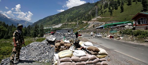 India's Border Security Force (BSF) soldiers stand guard at a checkpoint along a highway leading to Ladakh, at Gagangeer in Kashmir's Ganderbal district June 17, 2020 India's Border Security Force (BSF) soldiers stand guard at a checkpoint along a highway leading to Ladakh, at Gagangeer in Kashmir's Ganderbal district June 17, 2020 - Sputnik International