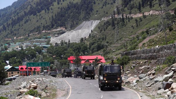 Indian army trucks move along a highway leading to Ladakh, at Gagangeer in Kashmir's Ganderbal district June 17, 2020 - Sputnik International