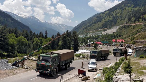 Indian army trucks move along a highway leading to Ladakh, at Gagangeer in Kashmir's Ganderbal district June 17, 2020 - Sputnik International