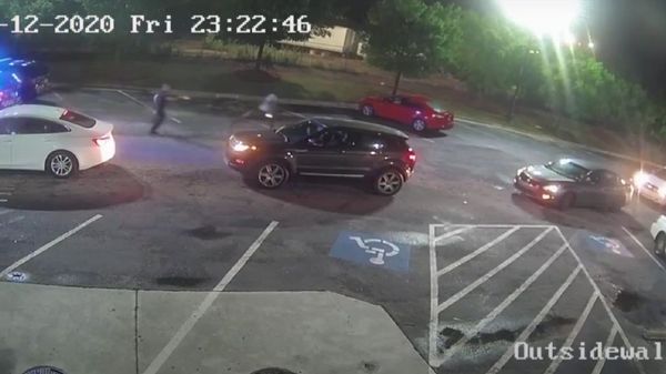 Surveillance footage from fast food restaurant captures the moment that two Atlanta Police Department officers chase after local resident Rayshard Brooks before fatally shooting him following a scuffle. - Sputnik International