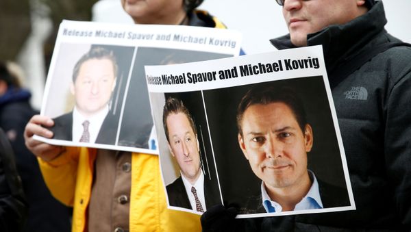 People hold signs calling for China to release Canadian detainees Michael Spavor and Michael Kovrig during an extradition hearing for Huawei Technologies Chief Financial Officer Meng Wanzhou at the B.C. Supreme Court in Vancouver, British Columbia, Canada - Sputnik International