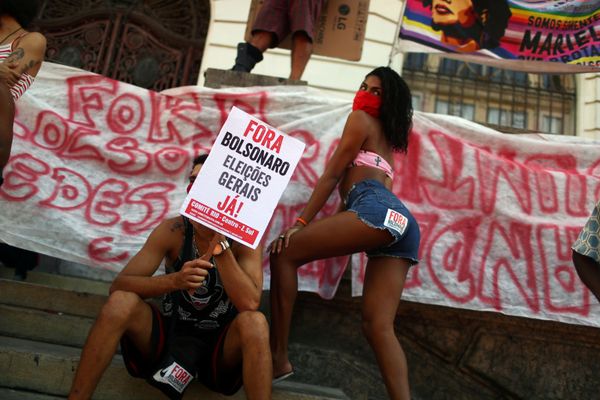 A demonstrator holds a placard reading Bolsonaro out, general elections now! during a protest against Brazil's President Jair Bolsonaro in Rio de Janeiro, Brazil on 13 June 2020. - Sputnik International