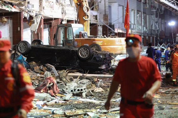 This photo, taken on 13 June 2020, shows damaged vehicles and buildings at the site of a deadly tanker explosion near Wenling in China's eastern Zhejiang province. - Sputnik International