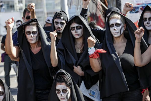 Lebanese anti-government protesters take part in a symbolic funeral for the country in the downtown area of the capital Beirut on 13 June 2020 on the third consecutive day of demonstrations due to a deepening economic crisis. - Sputnik International