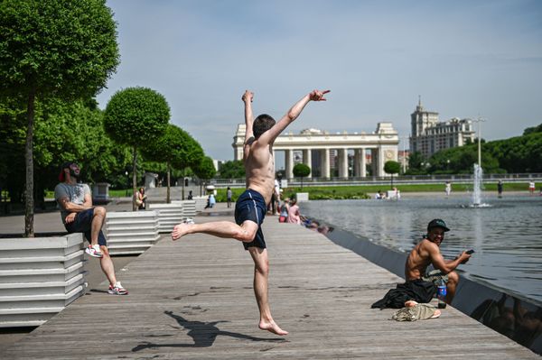 People visit Gorky Park in Moscow as the Russian capital eases pandemic restrictions. - Sputnik International