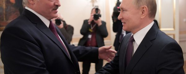 Russian President Vladimir Putin shakes hands with Belarusian President Alexander Lukashenko during a meeting, in St. Petersburg, Russia - Sputnik International
