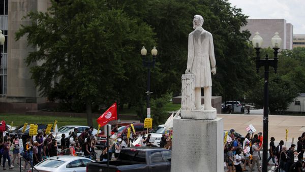 Demonstrators walk past a statue of former President Abraham Lincoln during events to mark Juneteenth - Sputnik International