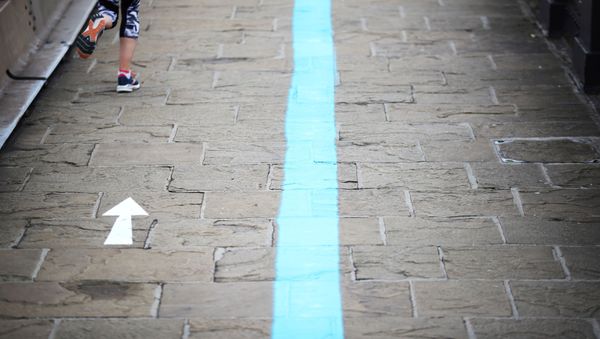 A person follows social distancing markings while crossing the Lambeth Bridge, as the outbreak of the coronavirus disease (COVID-19) continues, in London, Britain, June 19, 2020.  - Sputnik International