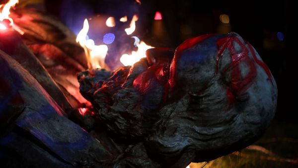 A toppled statue of Albert Pike is seen during an event to mark Juneteenth, which commemorates the end of slavery in Texas, two years after the 1863 Emancipation Proclamation freed slaves elsewhere in the United States, amid nationwide protests against racial inequality, in Washington, D.C., U.S., June 19, 2020. - Sputnik International
