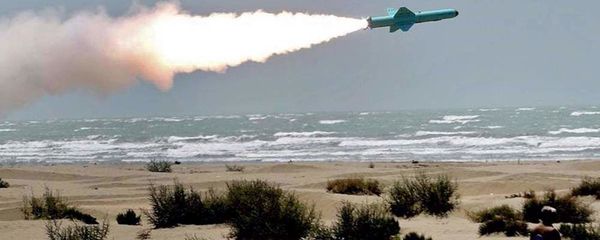 Iranian Navy forces successfully test-fired new cruise missiles in military drills in the Sea of Oman and northern Indian Ocean, on June 18, 2020. - Sputnik International