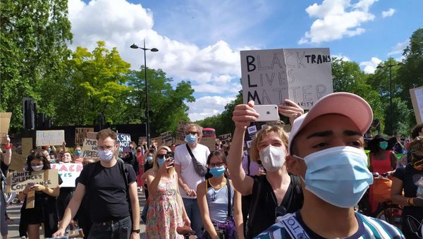 March Towards Parliament Square from Hyde Park Begins in London March Towards Parliament Square from Hyde Park Begins in London - Sputnik International