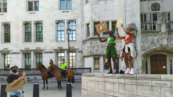 Protesters holding placards in London Protesters holding placards in London - Sputnik International
