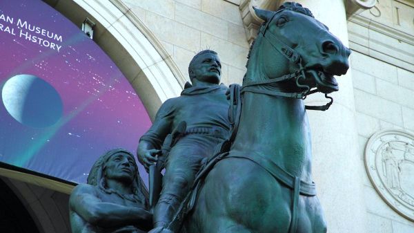 The statue of Theodore Roosevelt outside the American Museum of Natural History in New York City, New York, United States. - Sputnik International