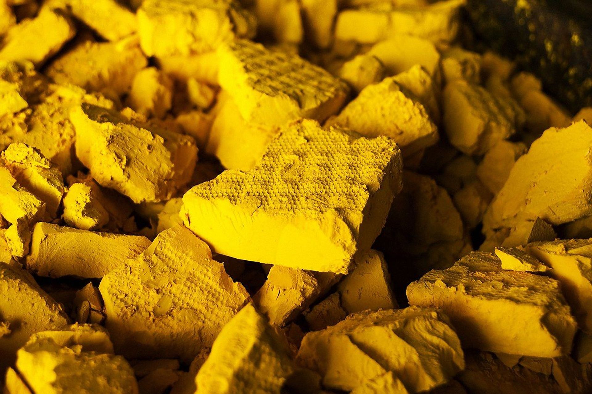A photo of yellow cake uranium, a solid form of uranium oxide produced from uranium ore - Sputnik International, 1920, 24.08.2022