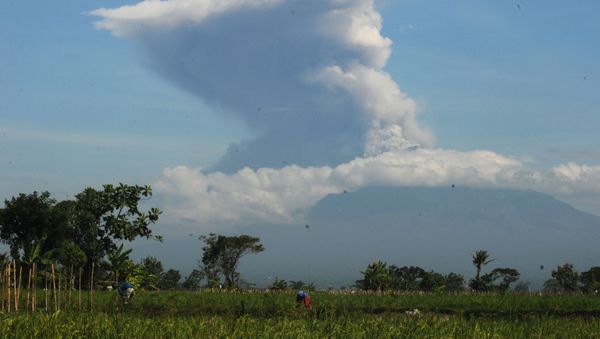 A view of Mount Merapi following an eruption, as seen from Sawit village, Boyolali, Central Java Province, Indonesia 21 June 2020 - Sputnik International